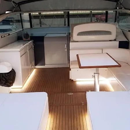 Hotel en barco Sealine Whiteshell