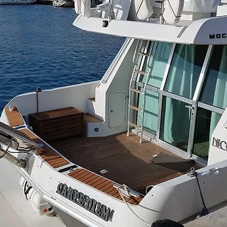 Sealine Whiteshell Hotel en barco