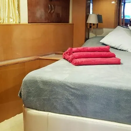 Sealine Whiteshell Hotel en barco
